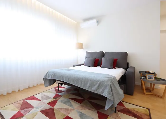 Hm - Living Batalha Square 2 *