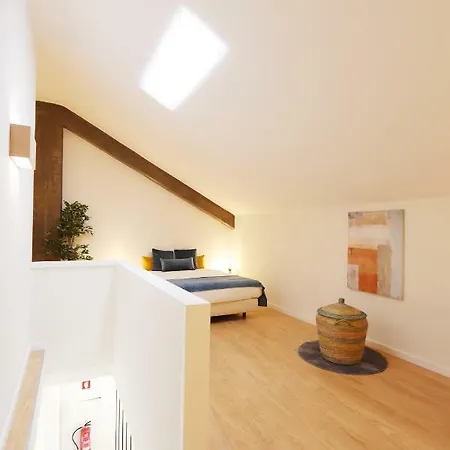 Hm - Living Batalha Square 2